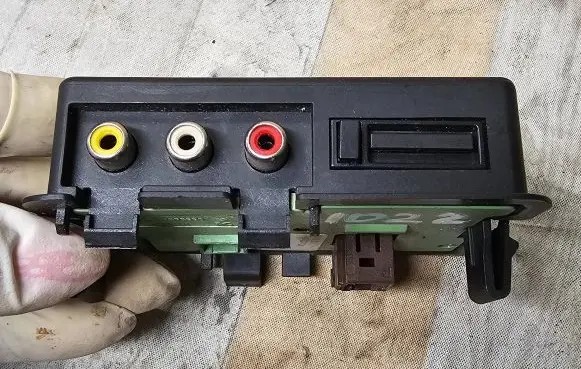 Citroen C5 AUX in-socket connector 96638354XT 95835T02