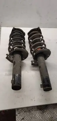 Volkswagen PASSAT B7 Front shock absorber/damper 335808