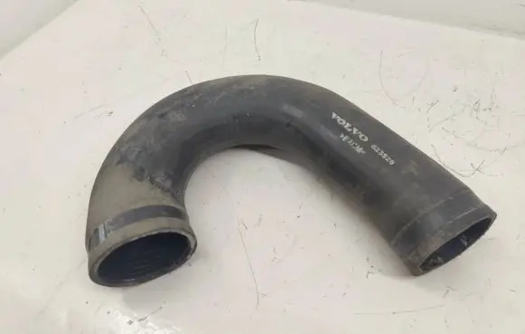 Volvo S40, V40 Intercooler hose/pipe 823529