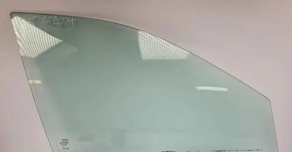 Volvo XC90 Front door window glass four-door