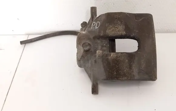 Mercedes-Benz E W212 Front brake caliper 2044212481 A2044212481