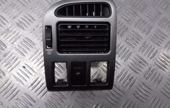 Toyota Avensis T220 Dashboard side air vent grill/cover trim 55686-05030