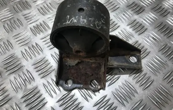 Mitsubishi Galant Engine mount bracket