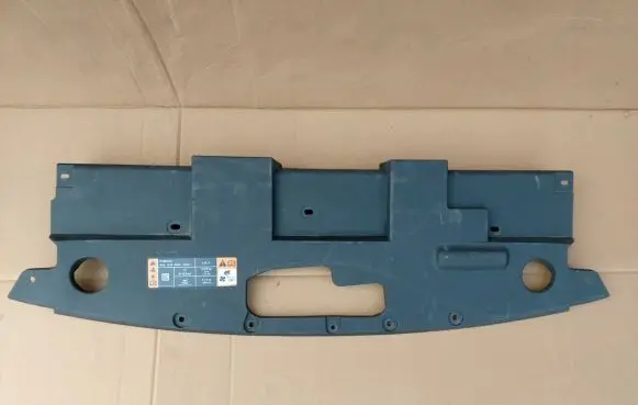 Engine bonnet/hood lock trim molding