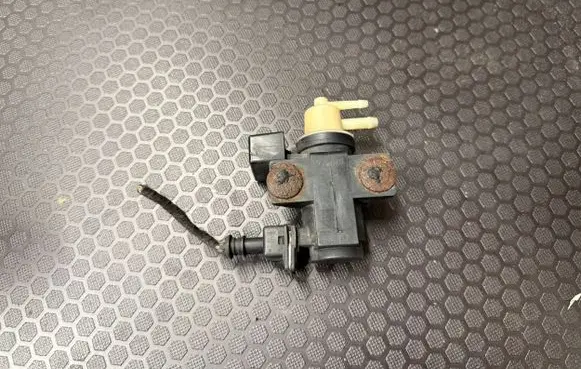 Opel Signum Turbo solenoid valve 55563532 70142100 07T078