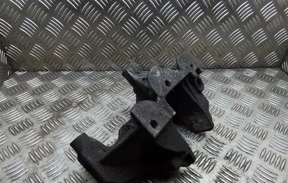 Volkswagen Transporter - Caravelle T5 Engine mounting bracket 070199343B