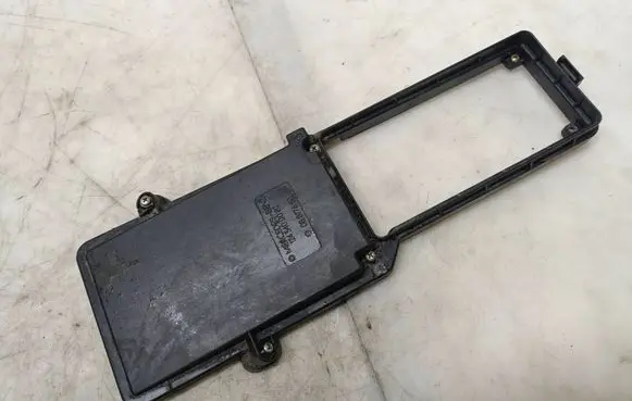 Mercedes-Benz E W124 Fuse box cover 1245400082 08877650
