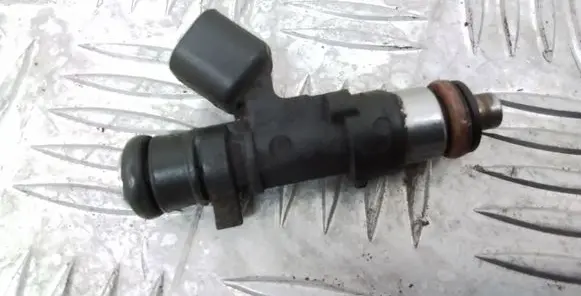 Volvo S80 Fuel injector 30757534