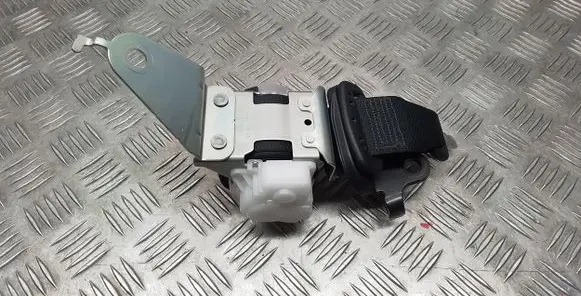 Middle seatbelt (rear)