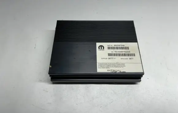 Dodge Challenger Sound amplifier 68303975AB 26777Y