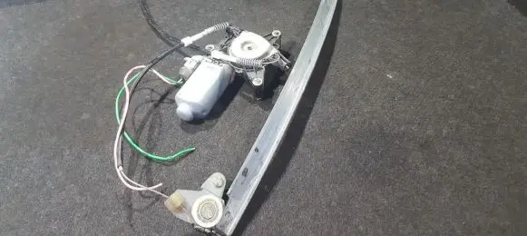 Peugeot 605 Front door window regulator motor 400221