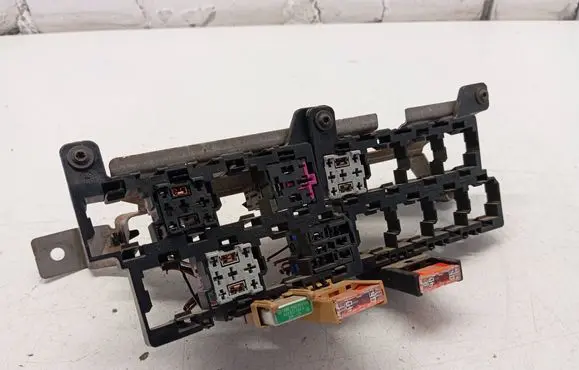 Volkswagen Transporter - Caravelle T5 Relay mounting block 7H0937503 PA66GF15