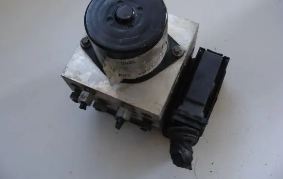 Opel Insignia A ABS Pump 13313805