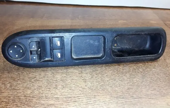 Peugeot 407 Electric window control switch 96468705XT