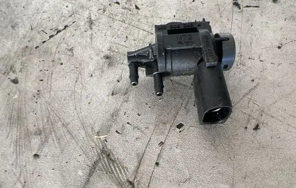Volkswagen Tiguan Turbo solenoid valve 1K0906283A