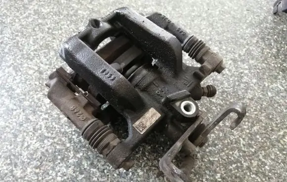 Opel Mokka Rear brake caliper 42359085