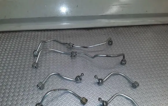 Mitsubishi Outlander Fuel injector supply line/pipe 