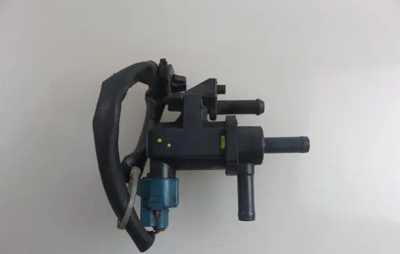 Toyota Avensis T250 Valve vacuum HU1362002740 9008091231