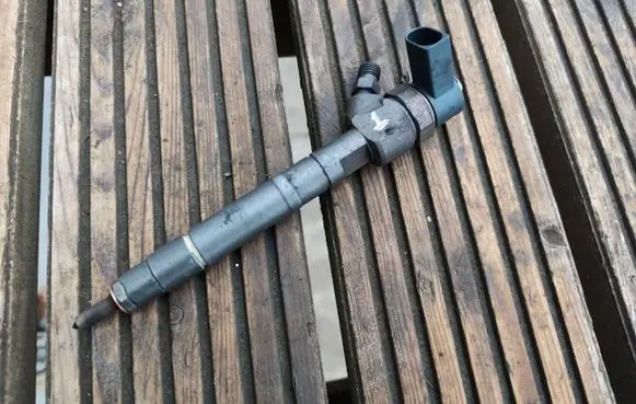 Chrysler PT Cruiser Fuel injector A6110701387