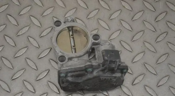 BMW 2 F44 Throttle valve 7618838