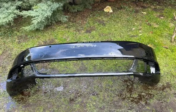 Volkswagen Jetta VI Front bumper 5C6807221B