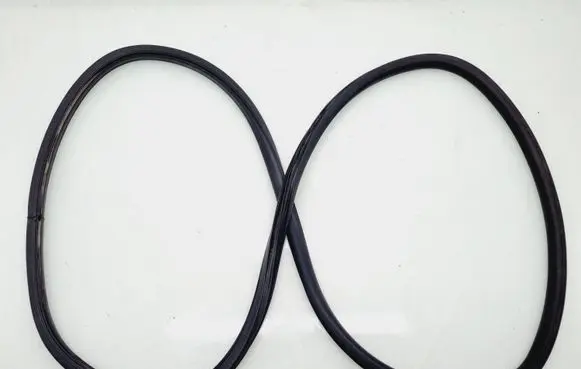 Volkswagen Caddy Rubber seal sliding door (on door) 