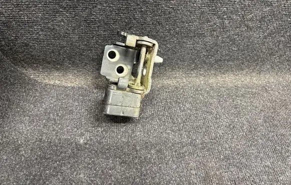 Citroen C5 Front door upper hinge 