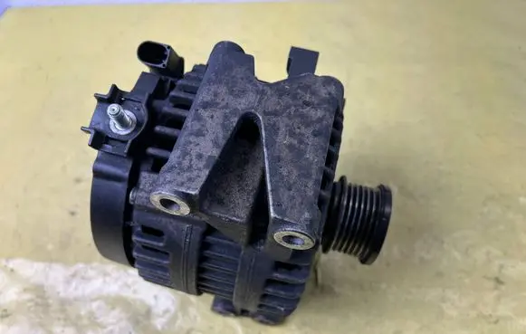Mercedes-Benz C W204 Generator/alternator A0131549002