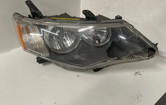 Mitsubishi Outlander Headlight/headlamp A048040 P5589L P5585