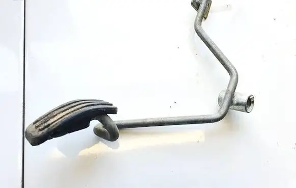 Accelerator throttle pedal