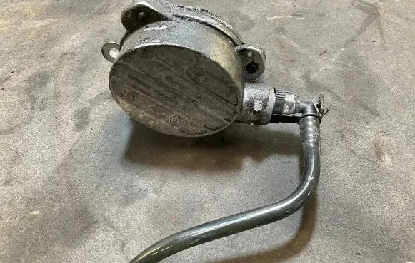 Renault Master II Vacuum pump 8200102535B