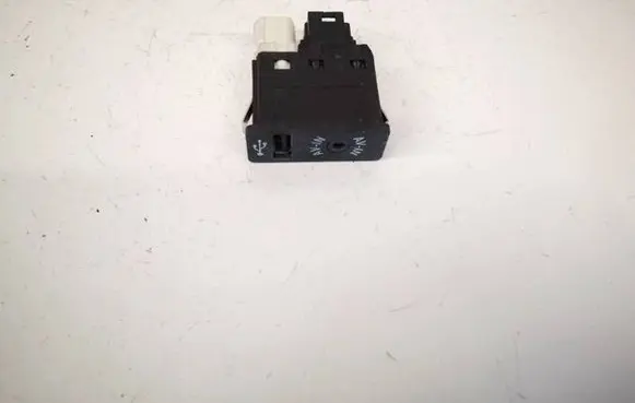 Mini Cooper Countryman R60 USB socket connector 8410926496602 84109264966-02