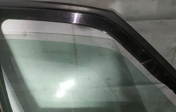 Ford Galaxy Front door window glass four-door as2