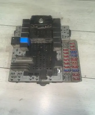 Volvo V70 Fuse box set 8645410 8645411 00W502