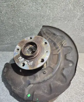 Volkswagen Golf VII Front wheel hub spindle knuckle 5Q0255Q