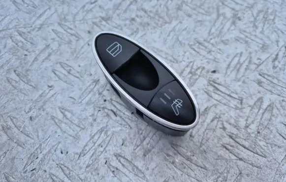 Mercedes-Benz CLS C219 Seat heating switch A2118211551