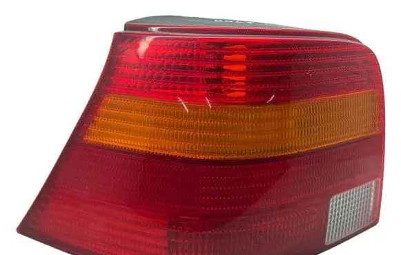 Volkswagen Golf IV Rear/tail lights 1J6945095R 67736972