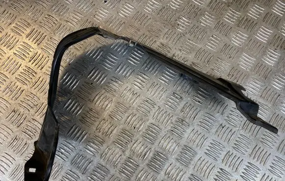 Headlight/headlamp mounting bracket