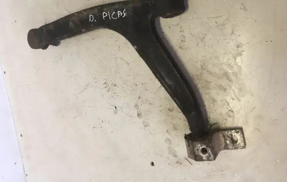 Citroen Xsara Picasso Front lower control arm/wishbone