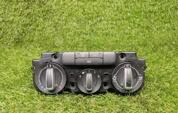 Volkswagen Jetta V Climate control unit 5C0820047CT