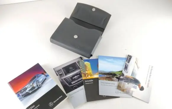 Mercedes-Benz E W212 User manual 