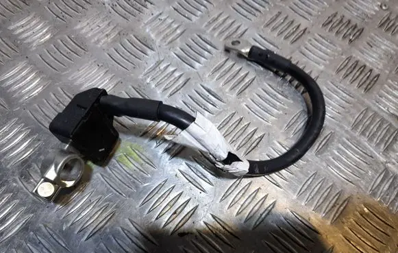 Volkswagen Touareg II Negative earth cable (battery) 7P0915181A