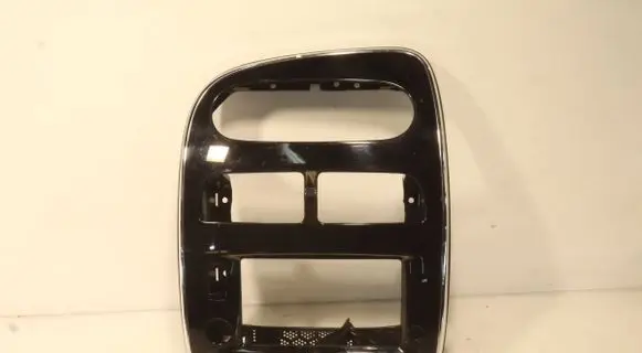 Renault Clio IV Radio/GPS head unit trim 682607616R
