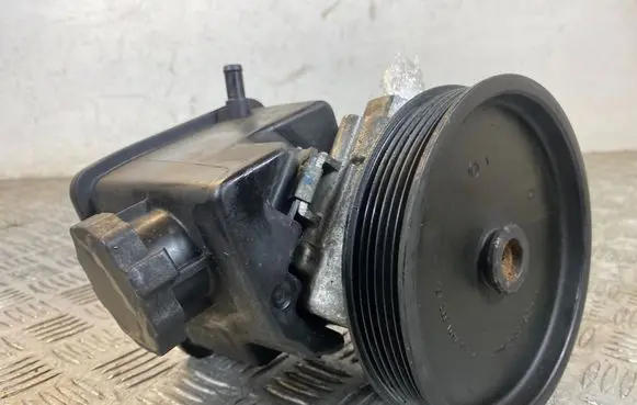 Mercedes-Benz C W204 Power steering pump A0044667001 7692900538 1134081128