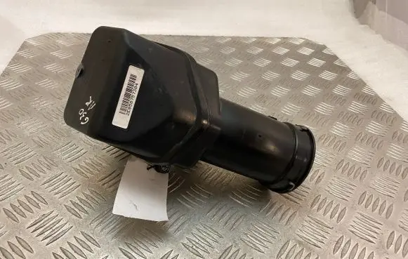 BMW 5 G30 G31 Intercooler hose/pipe 8587573