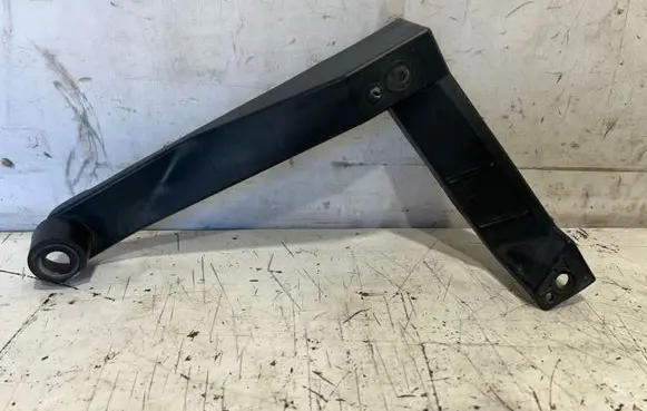 Volkswagen Touareg I Rear bumper mounting bracket 7L6807861