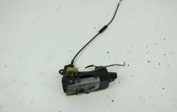 Opel Astra H Front door lock 