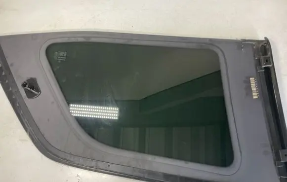 Mercedes-Benz GL X166 Rear side window 16604490