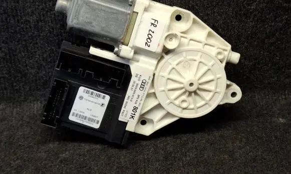 Audi A3 S3 8P Front door window regulator motor 8P0959801K