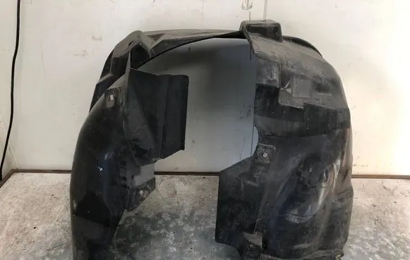 Front wheel arch liner splash guards